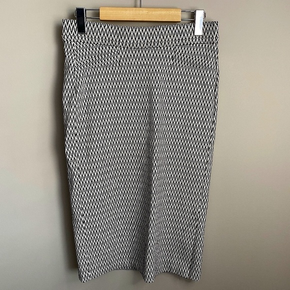 89th & Madison Women's Black/White Geometric Zigzag Midi‎ Skirt Size Small - Picture 1 of 11